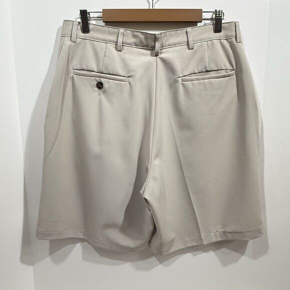 HAGGAR Comfort Equipped Chino Shorts Men's 34 x 8 Beige Golf Performance - Picture 2 of 15